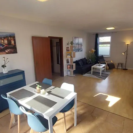 Modernes ,gemuetliches Gaeste Mit Wlan, Waipu Tv Und Grossen Boxspringbett In Zwickau